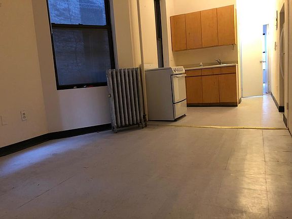 3rd image of 321 W 42nd St APT 3B