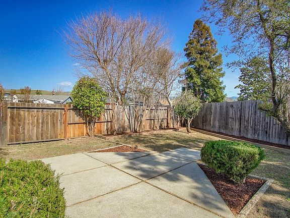 3rd image of 1530 Jasmine Way