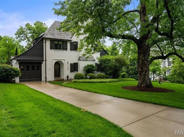 27 Ridgetop Dr, Saint Louis, MO 63117