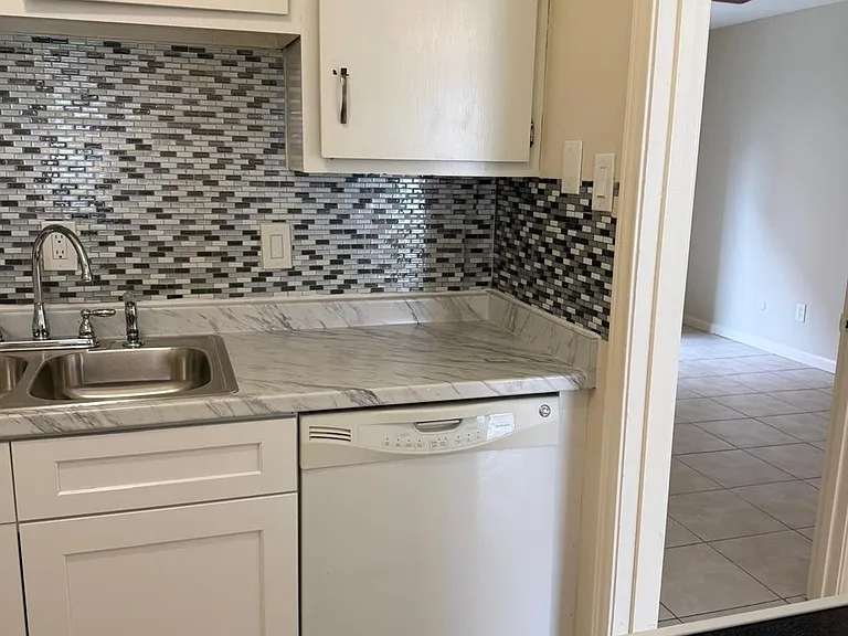 6402 Del Monte Dr #60 — Photo 13