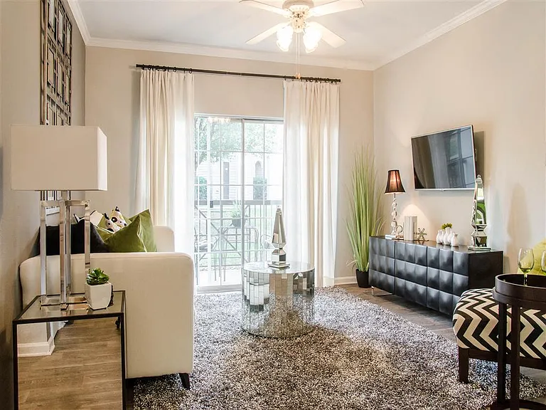 Franklin, TN Luxury Apartments - Harpeth River Oaks Apartments Living Room