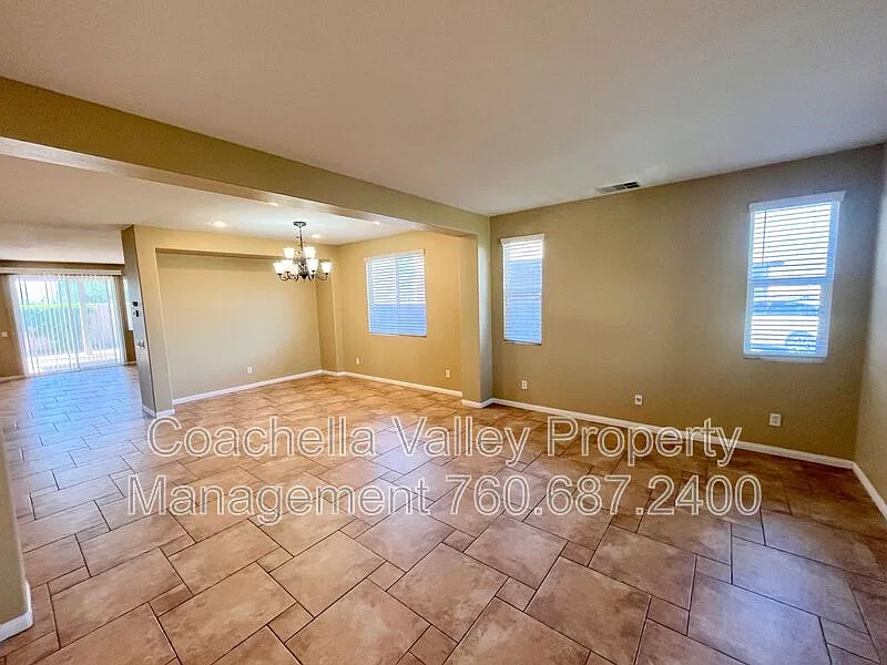 4 bed, 3.0 bath, 2697 sqft, $2,995 — Photo 1
