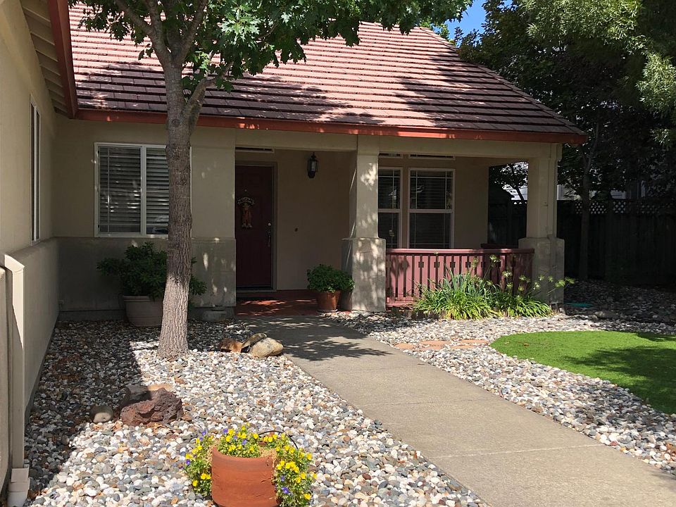 1st image of 490 Briarwood Dr