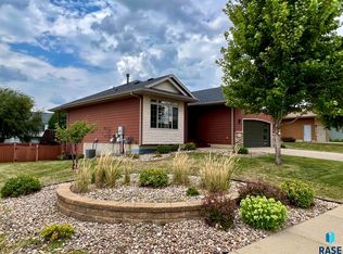 2313 S June Ave, Sioux Falls, SD 57106