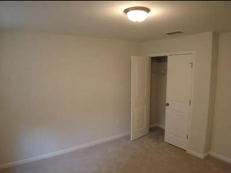 806 McKenzie Park Ter — Photo 18