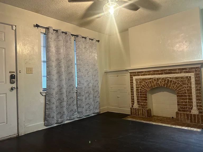 2416 NW 11th St — Photo 3
