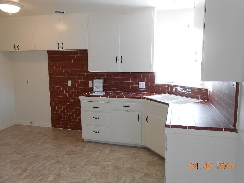 1st image of 906 Cota Ave