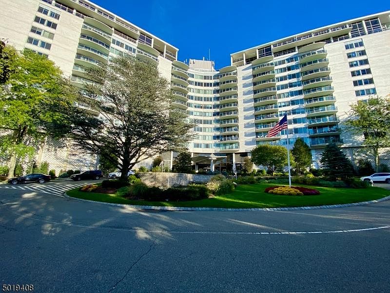 1st image of 1 Claridge Dr #726726