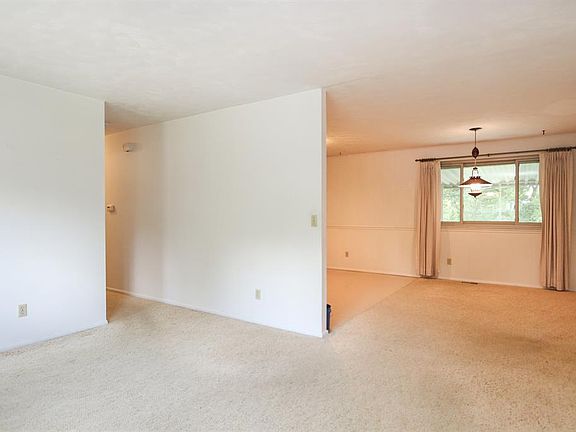 4th image of 38 Beckford Dr