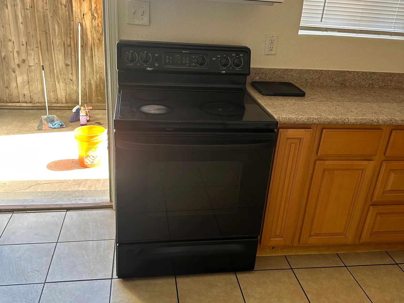 2 bed, 900 sqft, $1,650 — Photo 2