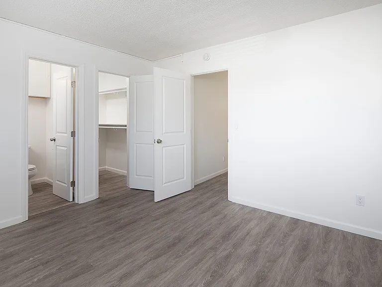 Aztec Pacific Apartments — Photo 57
