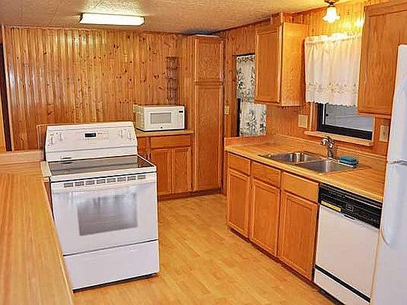 2nd image of 14314 Hazeltine Ct