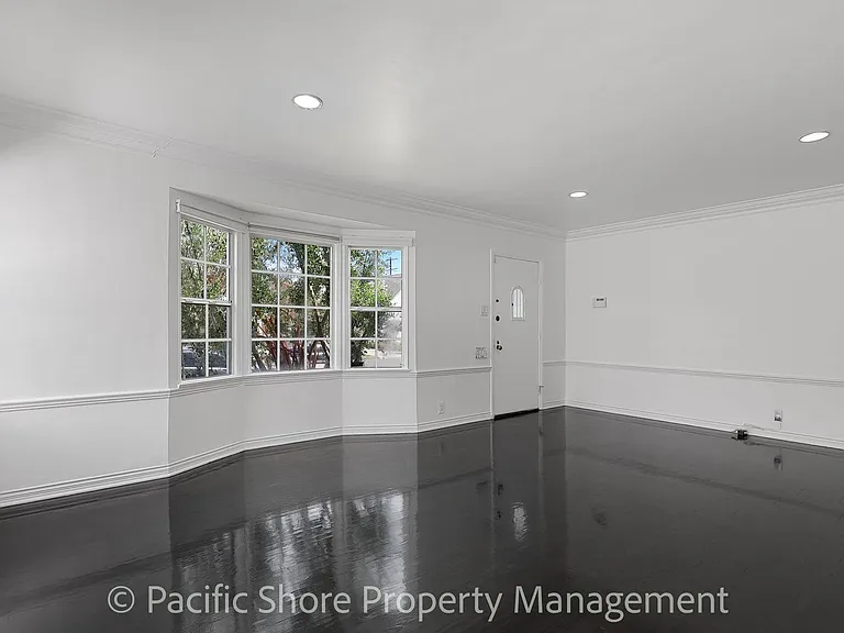 1521 S Curson Ave — Photo 4