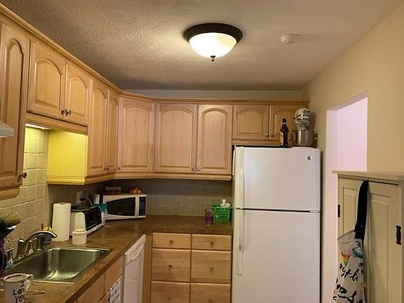 5th image of 68 Summer St #5