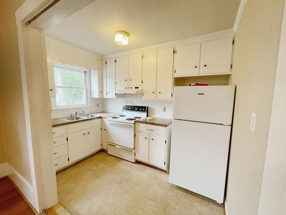2nd image of 404 Park Ave #2