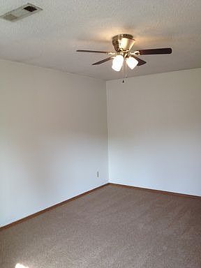 5th image of 1426 SE Farmers Dr