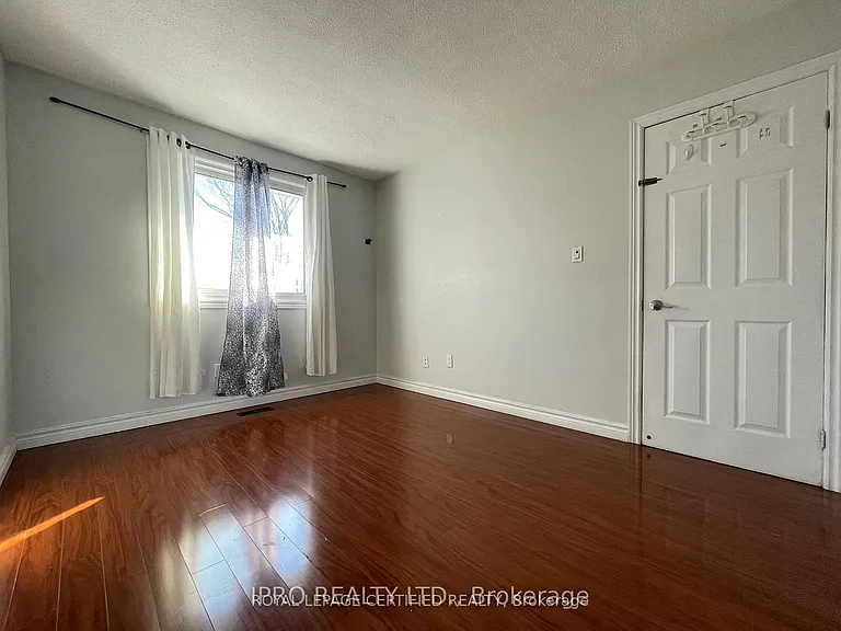 498 Daralea Hts #UPPER — Photo 13