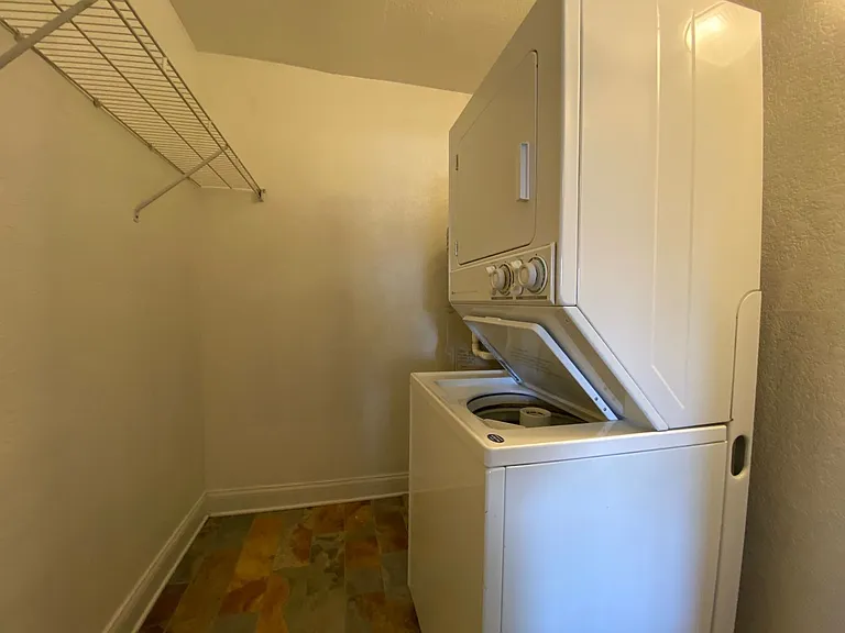 502 Grandview Ct — Photo 8