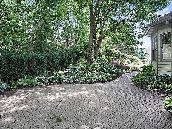 5th image of 50 Kingsley Way