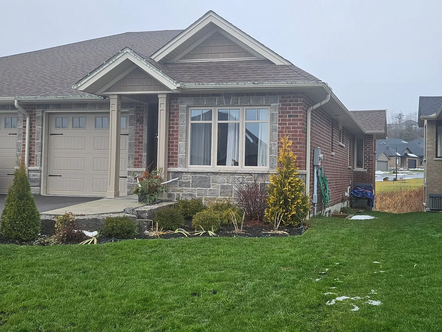 4 bed, $2,900 — Photo 1