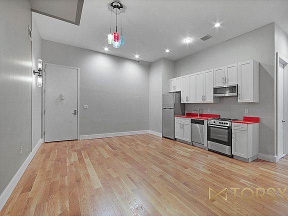 3rd image of 252 Melrose St APT 2R
