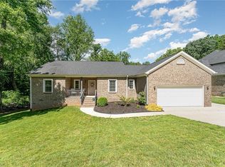 817 Jefferson Rd, Greensboro, NC 27410