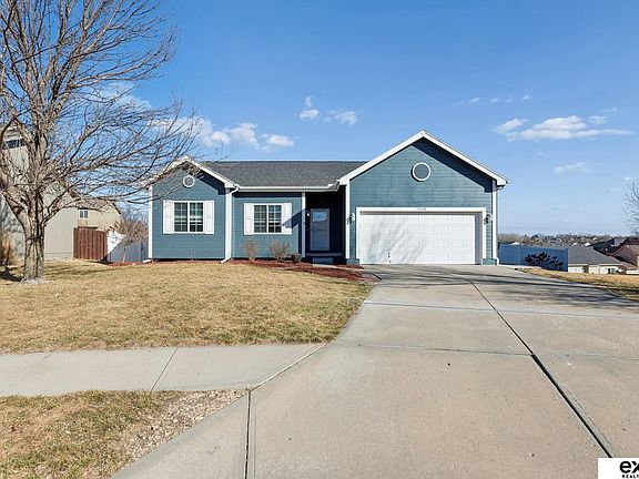 3rd image of 18708 Hayes Cir