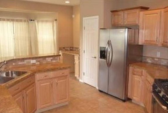 4th image of 417 Golden Dr