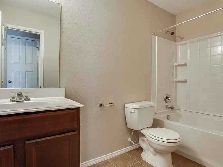 698 Austin Ln — Photo 14
