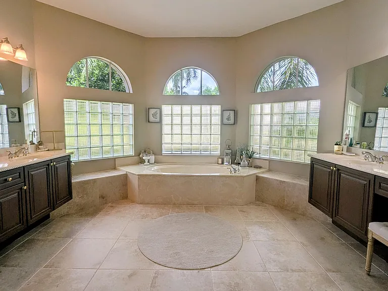 10640 Oak Meadow Ln — Photo 23