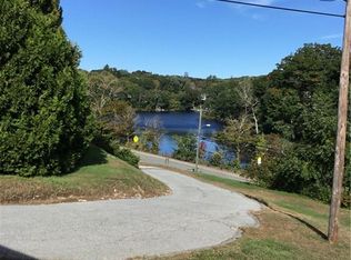 4 Woodworth Dr, Quaker Hill, CT 06375