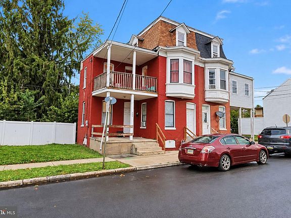 3rd image of 409 E Walnut St