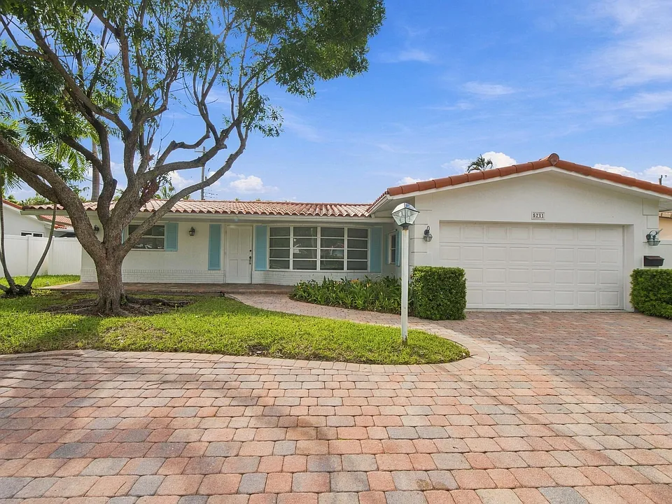 5711 NE 19th Ter