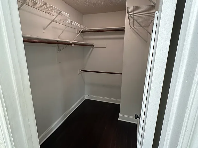 319 Rodeo Dr — Photo 7
