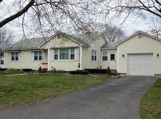 16 Edmund St, Chicopee, MA 01020