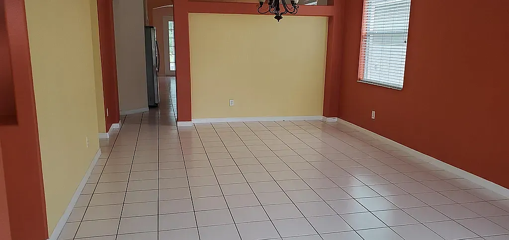 4 bed, 1952 sqft, $2,795 — Photo 2