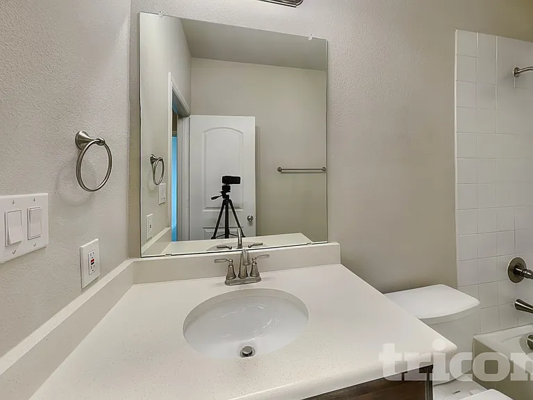 133 Constitution Dr — Photo 16