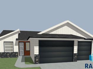 833 Sarah C Cir, Garretson, SD 57030