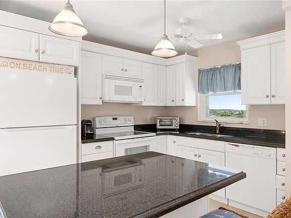 3rd image of 4049 Ocean Dr APT 501