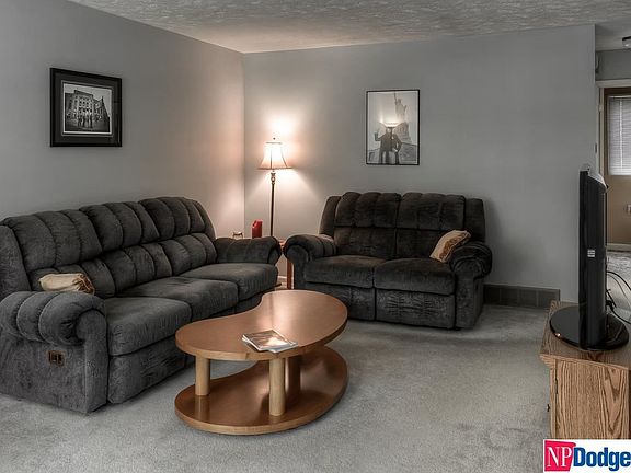 5th image of 810 N 121st St