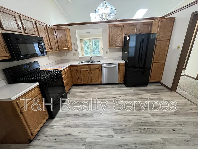 4 Village Pkwy — Photo 6