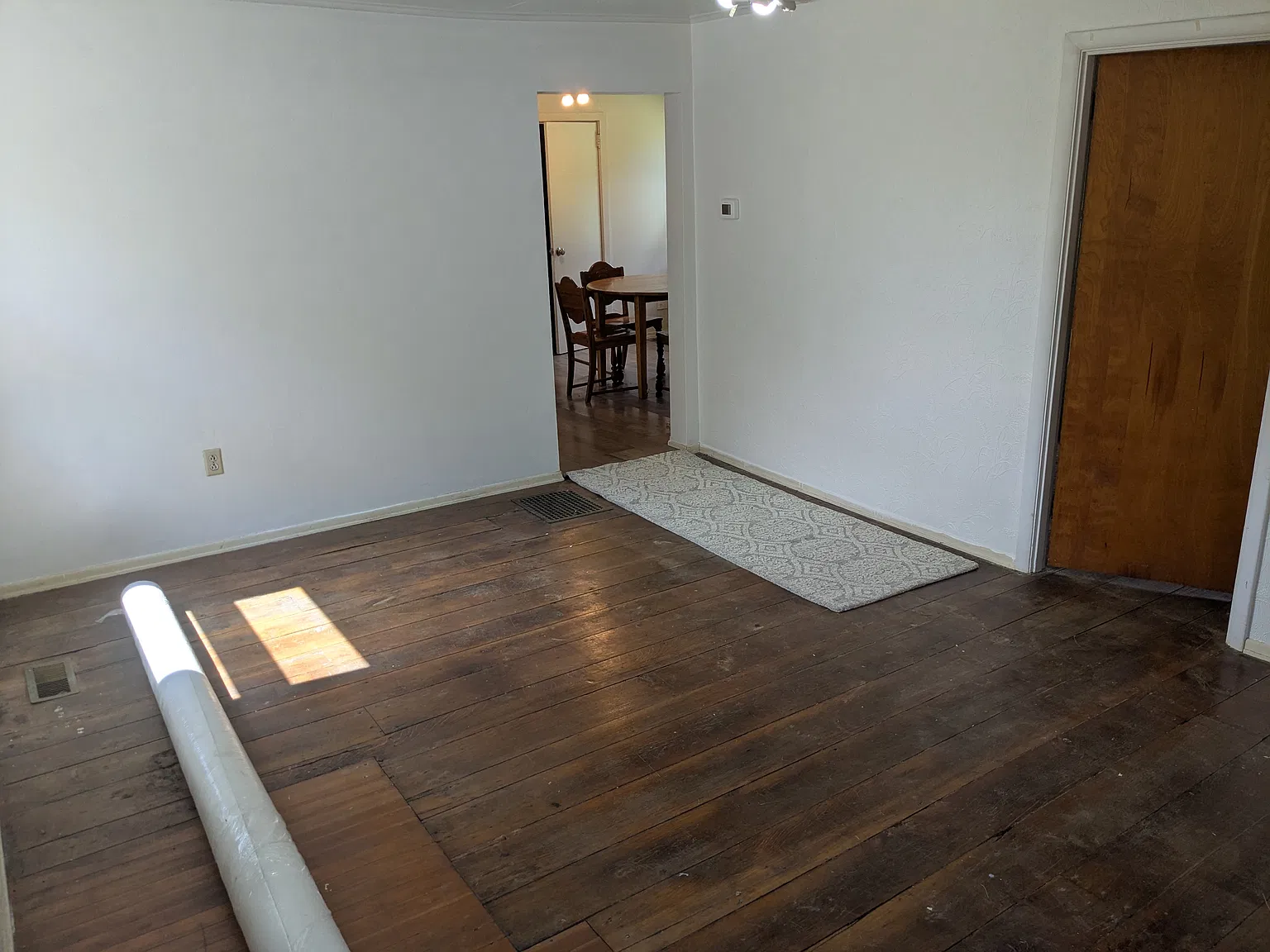 2 bed, 926 sqft, $1,300 — Photo 2