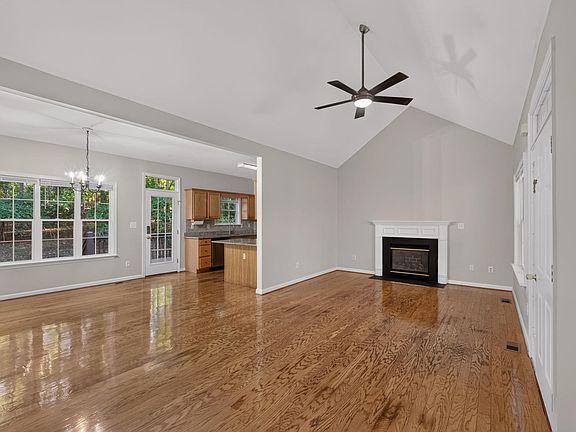 4th image of 803 Jefferson Dr