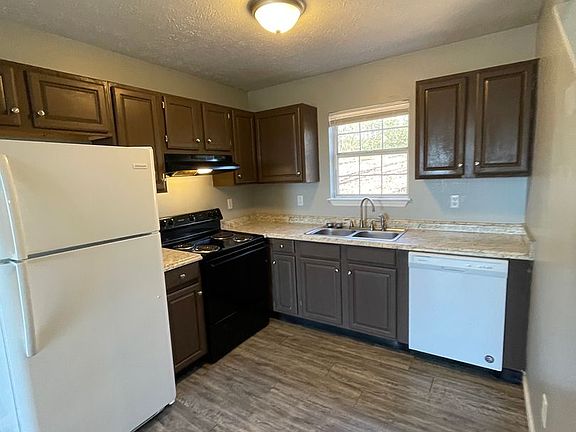 4th image of 831 Sylvan Dr
