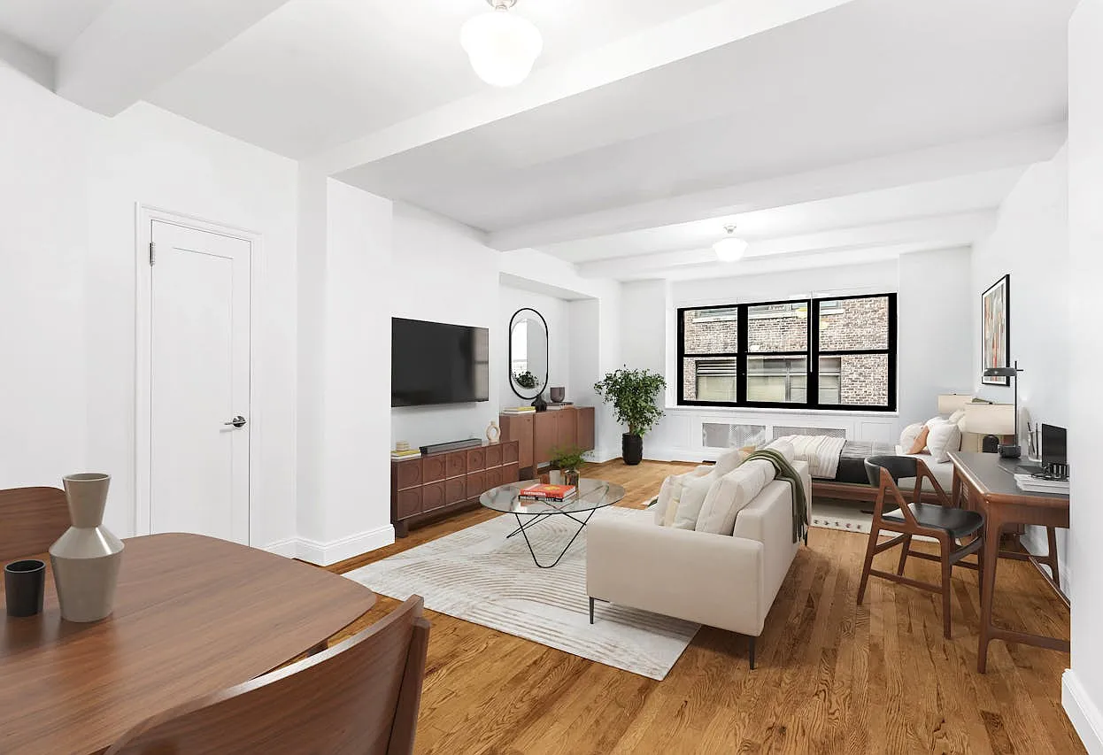 307 East 44th Street — Photo 1