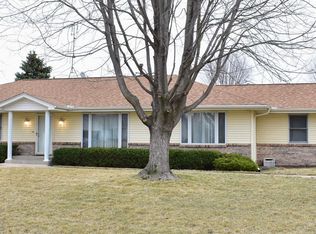 8405 Centaur Dr, Machesney Park, IL 61115