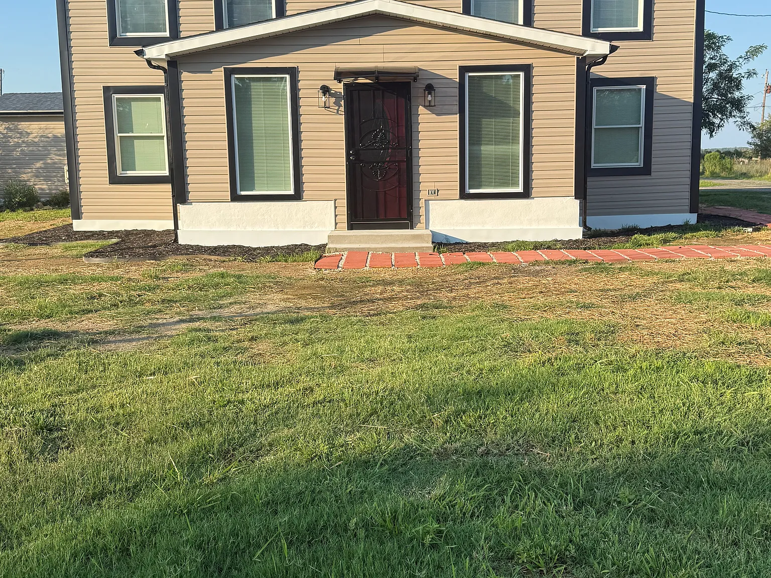 3 bed, 1700 sqft, $2,700 — Photo 2