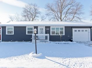 4631 Midway Dr NW, Cedar Rapids, IA 52405