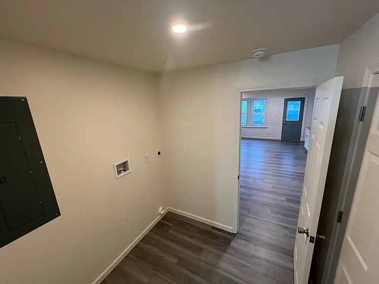 Laundry Room, Lower Level
