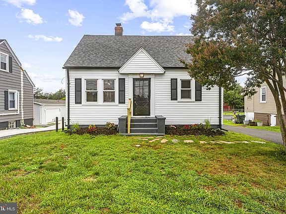 2nd image of 1818 Orange Rd